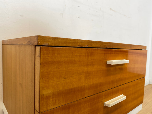 Sehr hübscher 70er Jahre Nachttisch mit Schubladen und konischen Füßen I Nachtkommode Nachtschränkchen Nachtschrank Kommode Beistelltisch Vintage Retro Mid-Century 60er I
