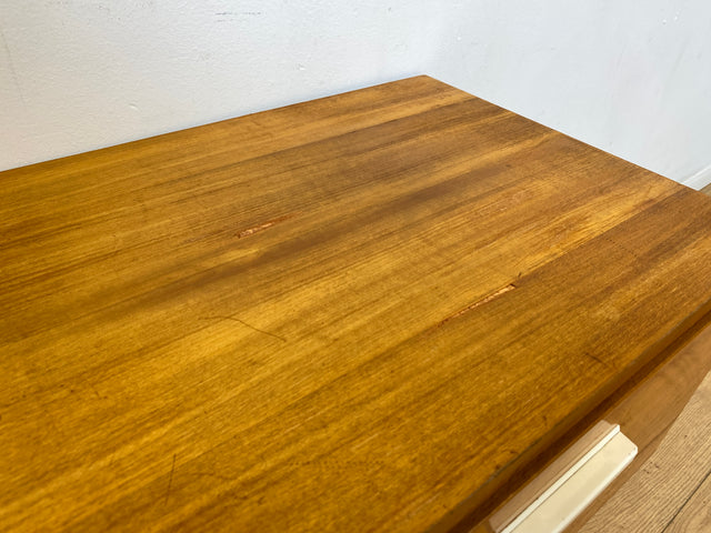 Sehr hübscher 70er Jahre Nachttisch mit Schubladen und konischen Füßen I Nachtkommode Nachtschränkchen Nachtschrank Kommode Beistelltisch Vintage Retro Mid-Century 60er I