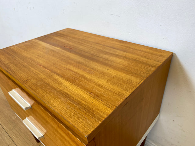 Sehr hübscher 70er Jahre Nachttisch mit Schubladen und konischen Füßen I Nachtkommode Nachtschränkchen Nachtschrank Kommode Beistelltisch Vintage Retro Mid-Century 60er I