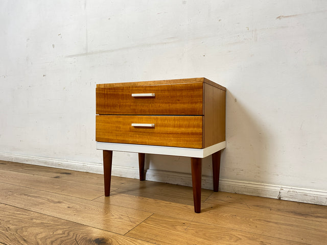 Sehr hübscher 70er Jahre Nachttisch mit Schubladen und konischen Füßen I Nachtkommode Nachtschränkchen Nachtschrank Kommode Beistelltisch Vintage Retro Mid-Century 60er I