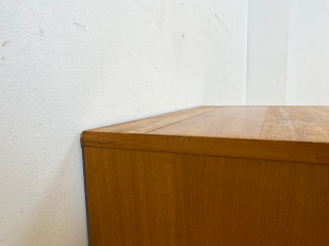 Sehr hübscher 70er Jahre Nachttisch mit Schubladen und konischen Füßen I Nachtkommode Nachtschränkchen Nachtschrank Kommode Beistelltisch Vintage Retro Mid-Century 60er I