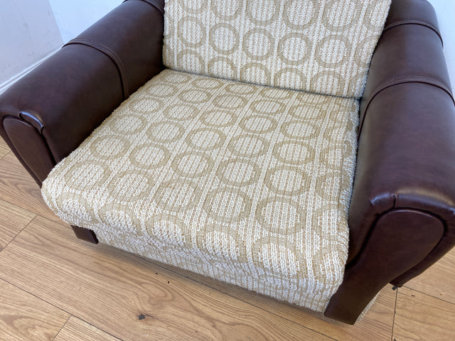 Retro pur! Gemütlicher 70er Jahre Sessel auf Rollen mit hellem Originalbezug und Kunst Leder Armlehnen I Clubsessel Loungesessel Sitzgarnitur Vintage Space Age 60er I