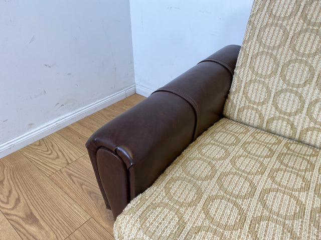 Retro pur! Gemütlicher 70er Jahre Sessel auf Rollen mit hellem Originalbezug und Kunst Leder Armlehnen I Clubsessel Loungesessel Sitzgarnitur Vintage Space Age 60er I