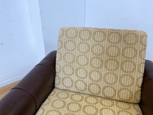 Retro pur! Gemütlicher 70er Jahre Sessel auf Rollen mit hellem Originalbezug und Kunst Leder Armlehnen I Clubsessel Loungesessel Sitzgarnitur Vintage Space Age 60er I