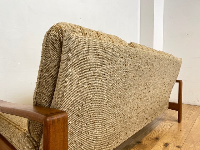 WMK I Stilvolles 70er Jahre Sofa in skandinavischem Design mit beigem Originalbezug & Holzrahmen