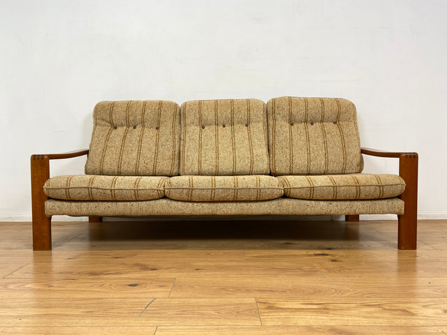 WMK I Stilvolles 70er Jahre Sofa in skandinavischem Design mit beigem Originalbezug & Holzrahmen