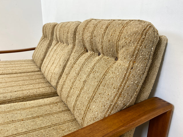WMK I Stilvolles 70er Jahre Sofa in skandinavischem Design mit beigem Originalbezug & Holzrahmen