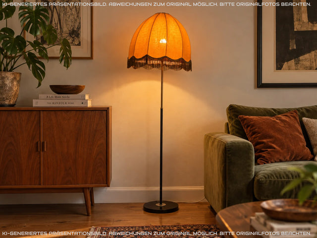 Kultige 70er Jahre Space Age Stehlampe mit formschönem orangem Lampenschirm und schwarzem Lampenfuß aus Metall I Stehleuchte Lampe Leuchte Vintage Retro Mid-Century 60er I