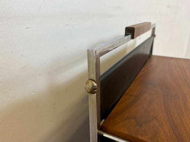 Stilvoller 70er Jahre Space Age Zeitungsständer auf Rollen aus Chrom , Leder & Nussbaum I Zeitungsablage Beistelltisch Ablage Couchtisch Regal Servierwagen Teewagen Vintage I