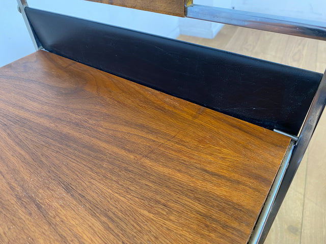 Stilvoller 70er Jahre Space Age Zeitungsständer auf Rollen aus Chrom , Leder & Nussbaum I Zeitungsablage Beistelltisch Ablage Couchtisch Regal Servierwagen Teewagen Vintage I