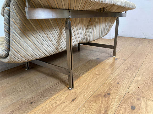 WMK I Ikonisches 70er Jahre Wave Sofa von Giovanni Offredi für Saporiti Italia auf Chrom Gestell und in Originalbezug