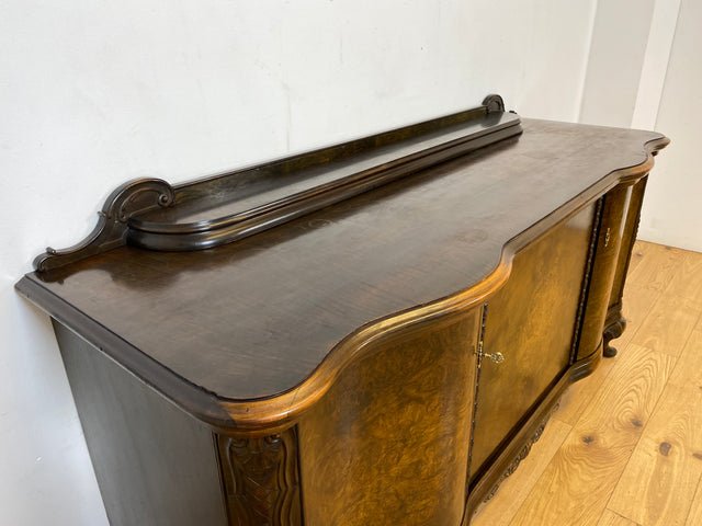 WMK I Elegante handverzierte antike Anrichte mit Schubladen und Marmor Ablage