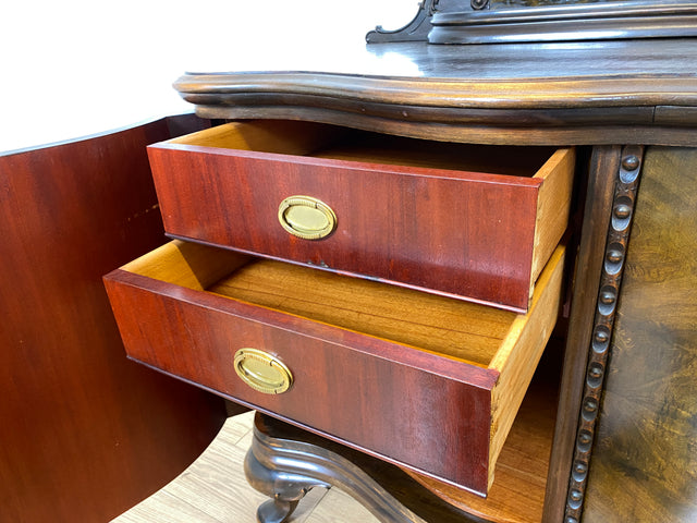 WMK I Elegante handverzierte antike Anrichte mit Schubladen und Marmor Ablage
