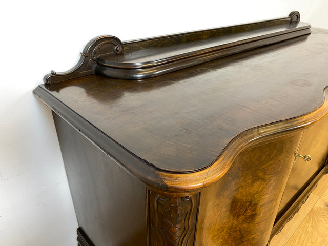 WMK I Elegante handverzierte antike Anrichte mit Schubladen und Marmor Ablage