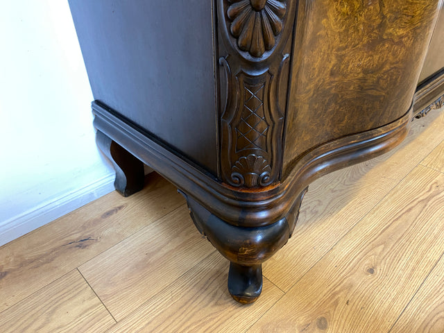 WMK I Elegante handverzierte antike Anrichte mit Schubladen und Marmor Ablage