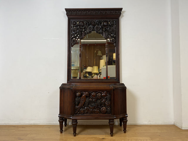 Edle antike Spiegelkommode aus vollem Holz handverziert mit floralem Ornamenten.
