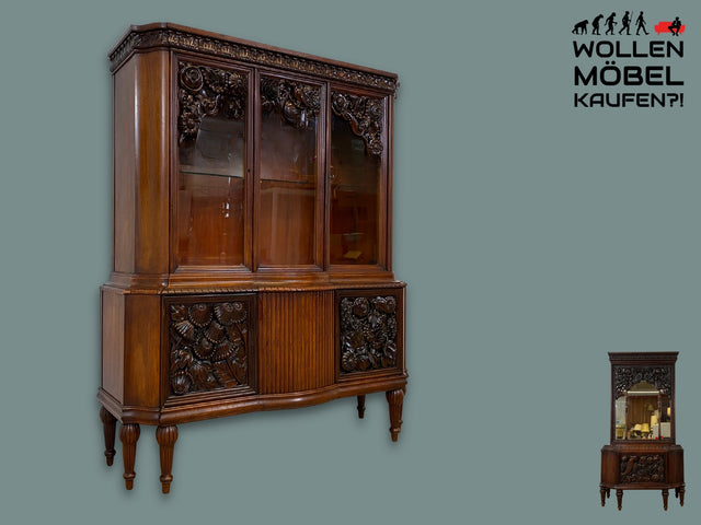 Edle antike Vitrine aus vollem Holz handverziert mit floralem Ornamenten.