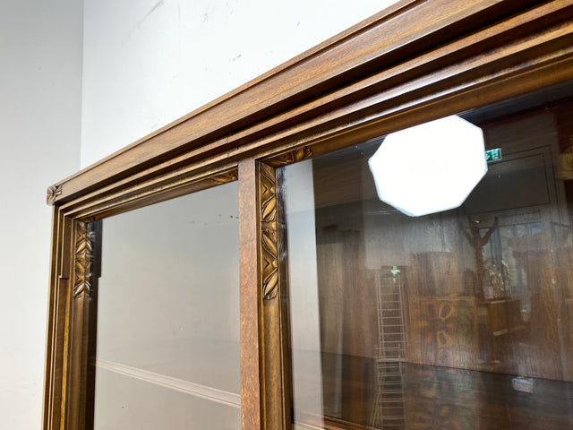 Besonders schöne handverzierte antike Vitrine aus vollem Holz mit Beleuchtung I Glasvitrine Büchervitrine Wohnzimmerschrank Geschirrschrank Highboard Art Deco Vintage I
