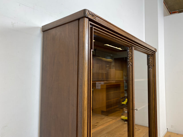 Besonders schöne handverzierte antike Vitrine aus vollem Holz mit Beleuchtung I Glasvitrine Büchervitrine Wohnzimmerschrank Geschirrschrank Highboard Art Deco Vintage I