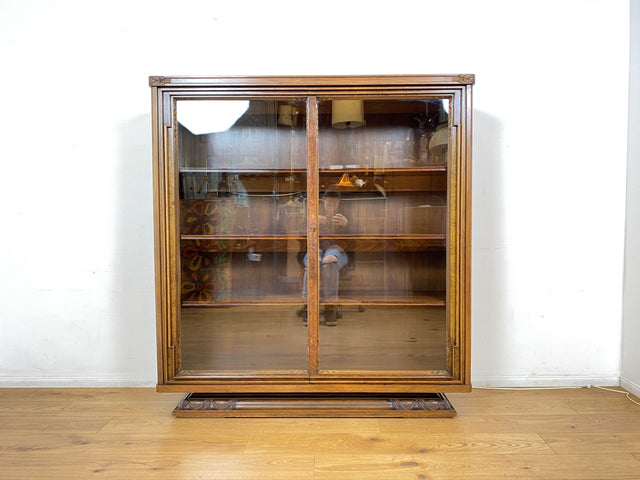 Besonders schöne handverzierte antike Vitrine aus vollem Holz mit Beleuchtung I Glasvitrine Büchervitrine Wohnzimmerschrank Geschirrschrank Highboard Art Deco Vintage I