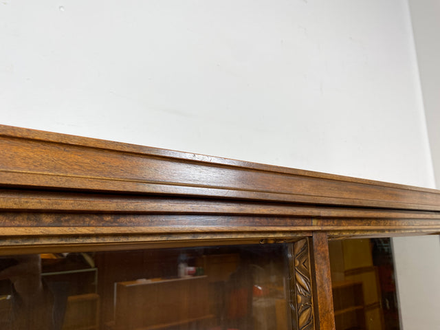 Besonders schöne handverzierte antike Vitrine aus vollem Holz mit Beleuchtung I Glasvitrine Büchervitrine Wohnzimmerschrank Geschirrschrank Highboard Art Deco Vintage I