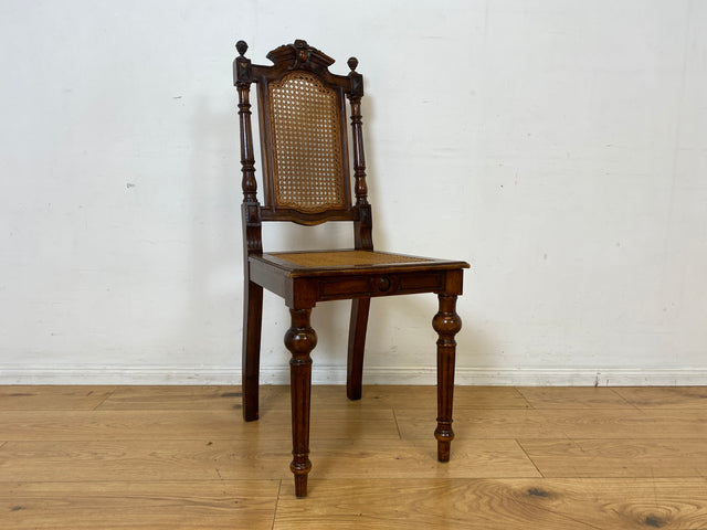Eleganter handverzierter antiker Esszimmerstuhl mit Wiener Geflecht und aufwendig gedrechselten Beinen I Stuhl Holzstuhl Dining Chair Herrendiener Gründerzeit Alt Vintage I