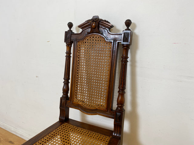 Eleganter handverzierter antiker Esszimmerstuhl mit Wiener Geflecht und aufwendig gedrechselten Beinen I Stuhl Holzstuhl Dining Chair Herrendiener Gründerzeit Alt Vintage I