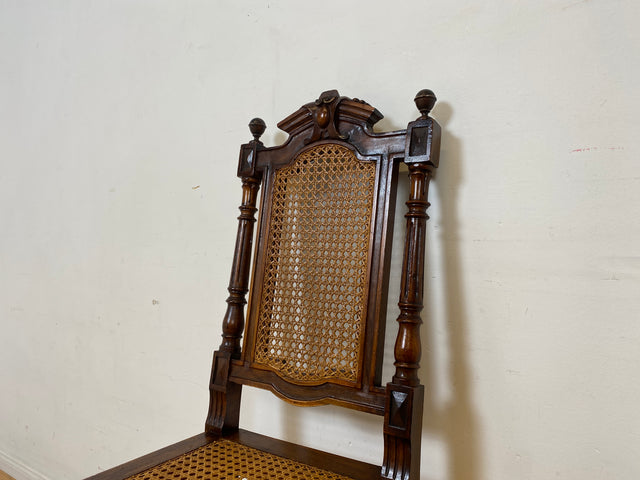 Eleganter handverzierter antiker Esszimmerstuhl mit Wiener Geflecht und aufwendig gedrechselten Beinen I Stuhl Holzstuhl Dining Chair Herrendiener Gründerzeit Alt Vintage I