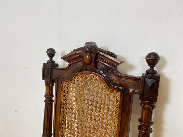 Eleganter handverzierter antiker Esszimmerstuhl mit Wiener Geflecht und aufwendig gedrechselten Beinen I Stuhl Holzstuhl Dining Chair Herrendiener Gründerzeit Alt Vintage I