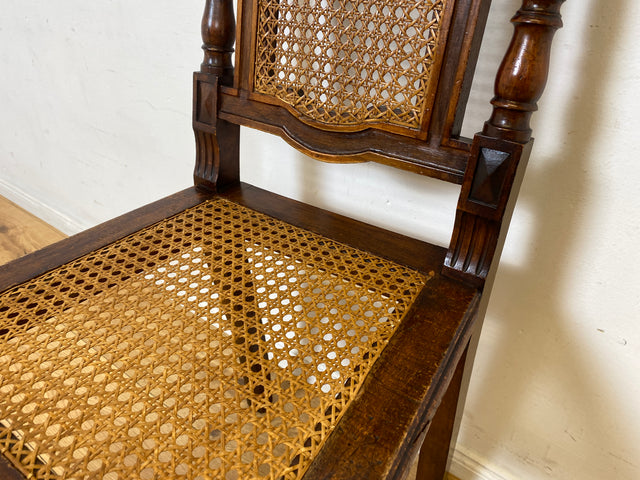 Eleganter handverzierter antiker Esszimmerstuhl mit Wiener Geflecht und aufwendig gedrechselten Beinen I Stuhl Holzstuhl Dining Chair Herrendiener Gründerzeit Alt Vintage I