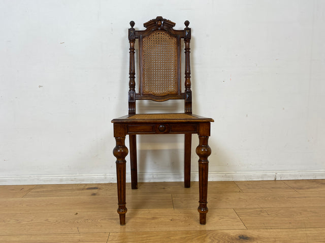 Eleganter handverzierter antiker Esszimmerstuhl mit Wiener Geflecht und aufwendig gedrechselten Beinen I Stuhl Holzstuhl Dining Chair Herrendiener Gründerzeit Alt Vintage I