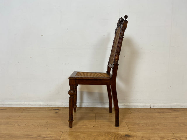 Eleganter handverzierter antiker Esszimmerstuhl mit Wiener Geflecht und aufwendig gedrechselten Beinen I Stuhl Holzstuhl Dining Chair Herrendiener Gründerzeit Alt Vintage I