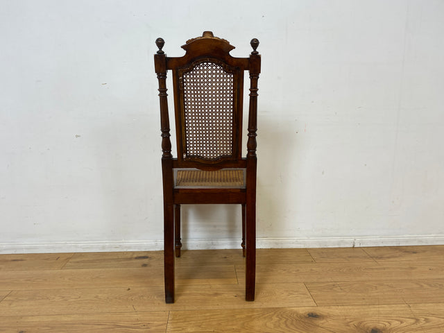 Eleganter handverzierter antiker Esszimmerstuhl mit Wiener Geflecht und aufwendig gedrechselten Beinen I Stuhl Holzstuhl Dining Chair Herrendiener Gründerzeit Alt Vintage I