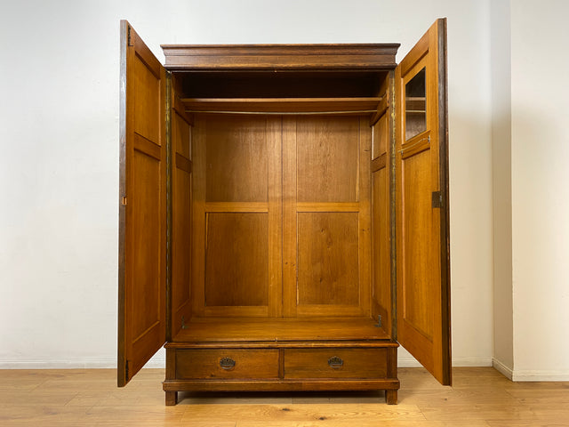 WMK I Eleganter antiker Kleiderschrank aus vollem Holz mit Kleiderstange und Schubladen