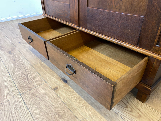 WMK I Eleganter antiker Kleiderschrank aus vollem Holz mit Kleiderstange und Schubladen