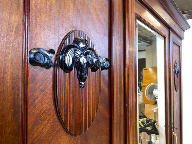 Wunderschöner und sehr geräumiger antiker Kleiderschrank aus vollem Holz mit Spiegeltür I Schrank Schlafzimmerschrank Wäscheschrank Jugendstil Gründerzeit Vintage I