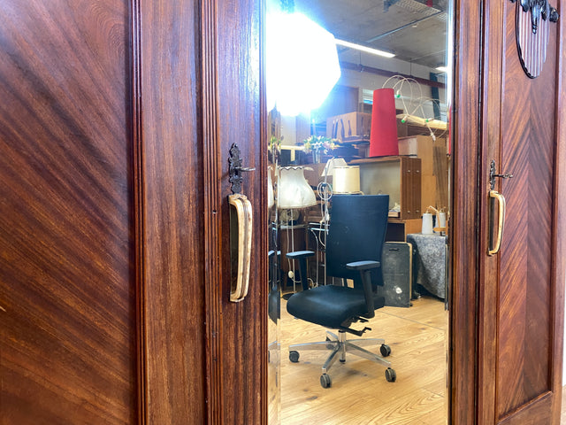 Wunderschöner und sehr geräumiger antiker Kleiderschrank aus vollem Holz mit Spiegeltür I Schrank Schlafzimmerschrank Wäscheschrank Jugendstil Gründerzeit Vintage I