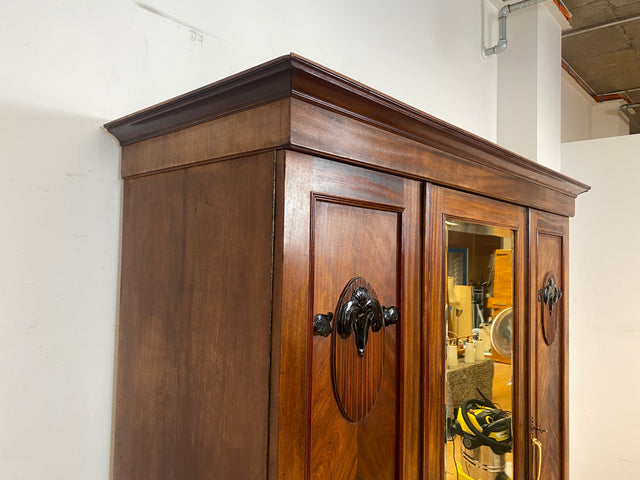Wunderschöner und sehr geräumiger antiker Kleiderschrank aus vollem Holz mit Spiegeltür I Schrank Schlafzimmerschrank Wäscheschrank Jugendstil Gründerzeit Vintage I