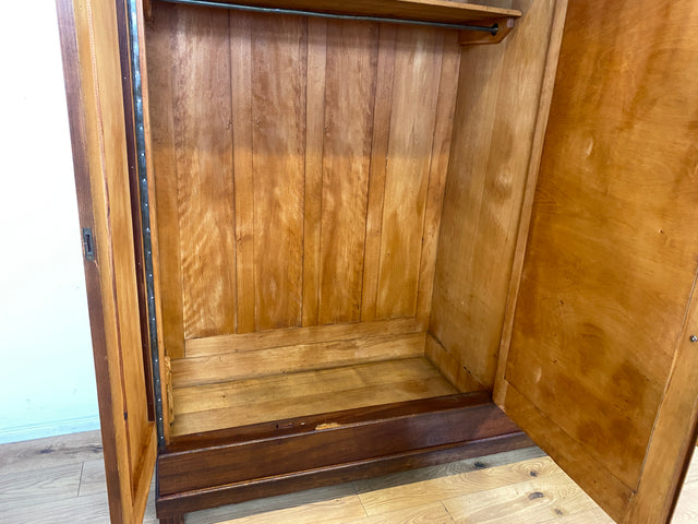 Wunderschöner und sehr geräumiger antiker Kleiderschrank aus vollem Holz mit Spiegeltür I Schrank Schlafzimmerschrank Wäscheschrank Jugendstil Gründerzeit Vintage I