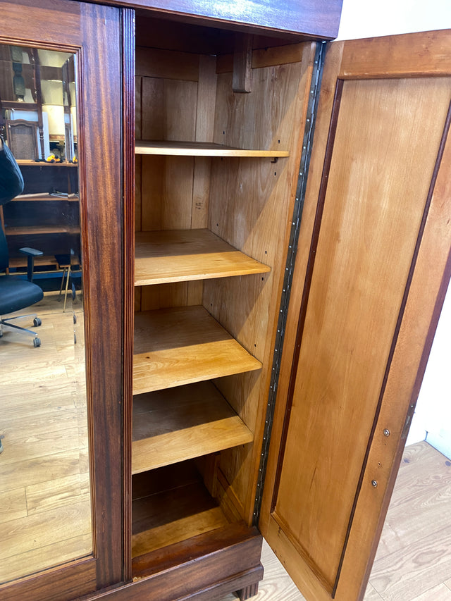 Wunderschöner und sehr geräumiger antiker Kleiderschrank aus vollem Holz mit Spiegeltür I Schrank Schlafzimmerschrank Wäscheschrank Jugendstil Gründerzeit Vintage I