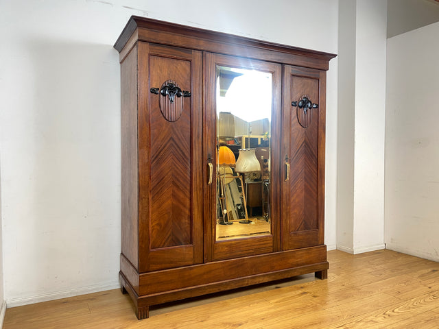 Wunderschöner und sehr geräumiger antiker Kleiderschrank aus vollem Holz mit Spiegeltür I Schrank Schlafzimmerschrank Wäscheschrank Jugendstil Gründerzeit Vintage I