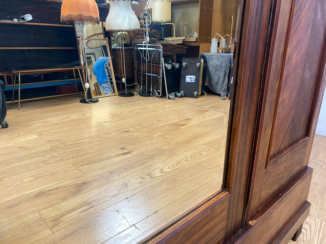 Wunderschöner und sehr geräumiger antiker Kleiderschrank aus vollem Holz mit Spiegeltür I Schrank Schlafzimmerschrank Wäscheschrank Jugendstil Gründerzeit Vintage I