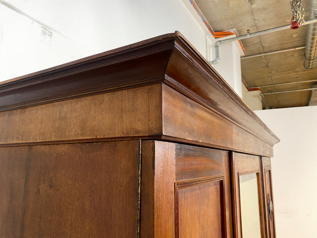 Wunderschöner und sehr geräumiger antiker Kleiderschrank aus vollem Holz mit Spiegeltür I Schrank Schlafzimmerschrank Wäscheschrank Jugendstil Gründerzeit Vintage I