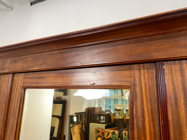 Wunderschöner und sehr geräumiger antiker Kleiderschrank aus vollem Holz mit Spiegeltür I Schrank Schlafzimmerschrank Wäscheschrank Jugendstil Gründerzeit Vintage I