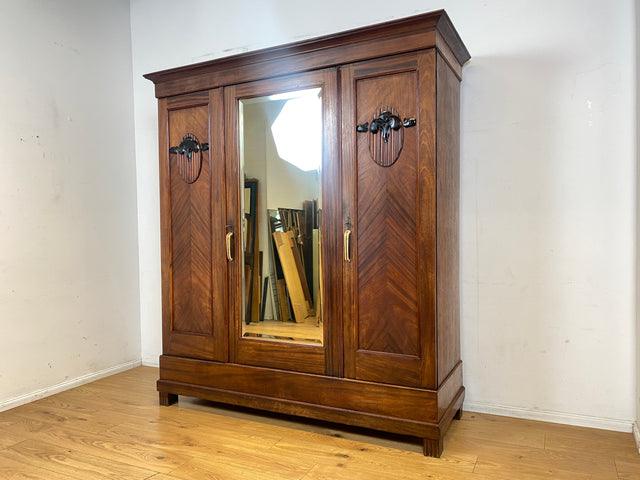 Wunderschöner und sehr geräumiger antiker Kleiderschrank aus vollem Holz mit Spiegeltür I Schrank Schlafzimmerschrank Wäscheschrank Jugendstil Gründerzeit Vintage I