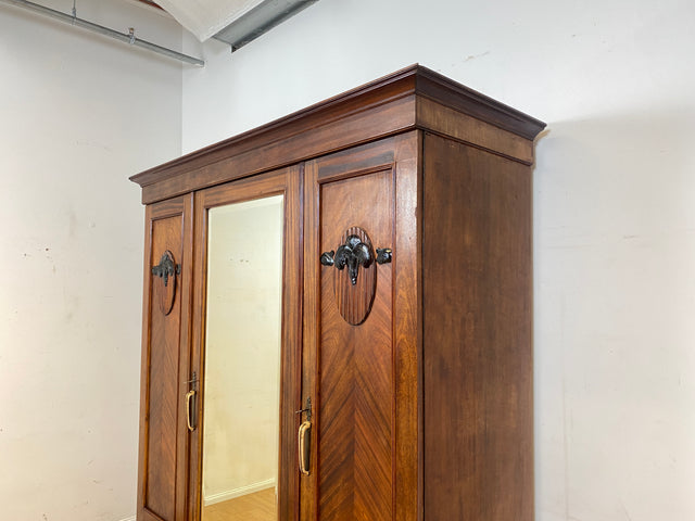 Wunderschöner und sehr geräumiger antiker Kleiderschrank aus vollem Holz mit Spiegeltür I Schrank Schlafzimmerschrank Wäscheschrank Jugendstil Gründerzeit Vintage I
