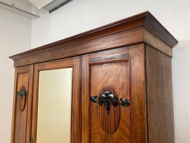 Wunderschöner und sehr geräumiger antiker Kleiderschrank aus vollem Holz mit Spiegeltür I Schrank Schlafzimmerschrank Wäscheschrank Jugendstil Gründerzeit Vintage I