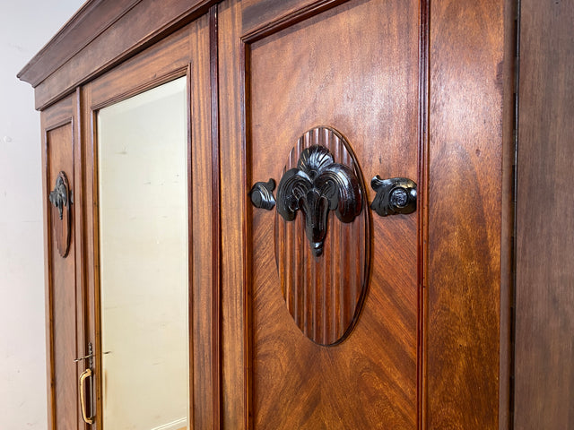 Wunderschöner und sehr geräumiger antiker Kleiderschrank aus vollem Holz mit Spiegeltür I Schrank Schlafzimmerschrank Wäscheschrank Jugendstil Gründerzeit Vintage I