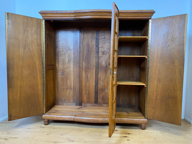 Imposanter und handverzierter antiker Kleiderschrank aus vollem Holz mit Glastür I Schrank Schlafzimmerschrank Wäscheschrank Wardrobe Bauernschrank Jugendstil Vintage I