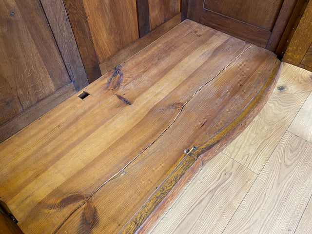 Imposanter und handverzierter antiker Kleiderschrank aus vollem Holz mit Glastür I Schrank Schlafzimmerschrank Wäscheschrank Wardrobe Bauernschrank Jugendstil Vintage I